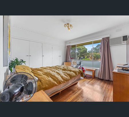 13 Kneale Drive, Box Hill North, Vic 3129 - Photo 5