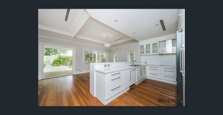 Charming, Four-Bedroom Family Home in Shenton Park - Photo 4