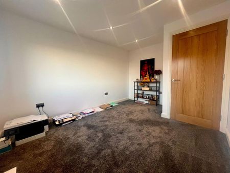 4 bedroom detached house to rent - Photo 2