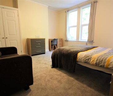 1 bedroom in a house share to rent - Photo 2