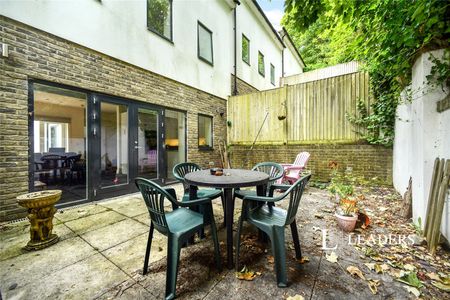 3 bedroom house to rent Chestnut Close, Princes Road, Brighton, BN2 - Photo 5