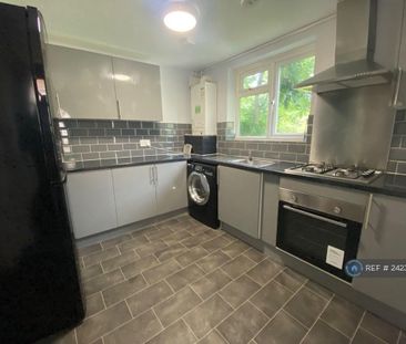 1 bedroom in a house share to rent - Photo 2