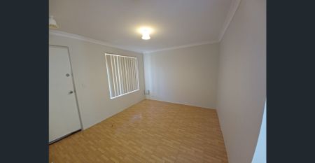 SOLAR PANELS & AIR CON - Photo 2