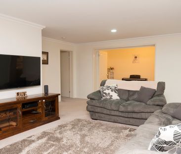 4 BEDROOM CENTRAL HOME - Photo 4