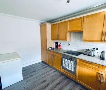Ravenscar Road, Surbiton, KT6 - Photo 1