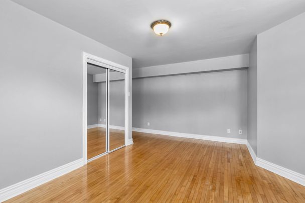 2090 Rue Sherbrooke O., Montréal (Ville-Marie), QC H3H - Photo 1