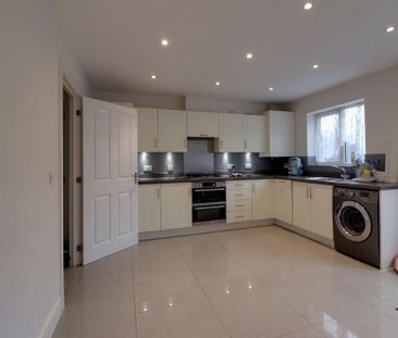 4 bedroom terraced house to rent - Photo 6
