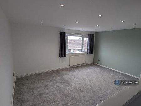 2 bedroom flat to rent - Photo 2