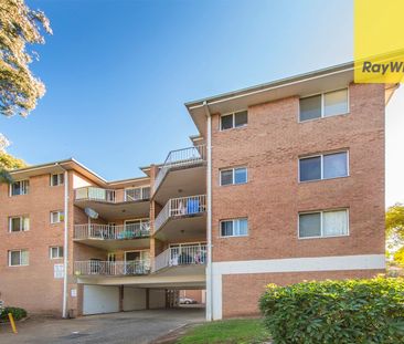 SPACIOUS 2 BEDROOM UNIT ON THE FIRST FLOOR OF A SECURE COMPLEX - Photo 4