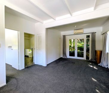 Property Management33A Valley Road, Titirangi - House for Rent - Photo 5