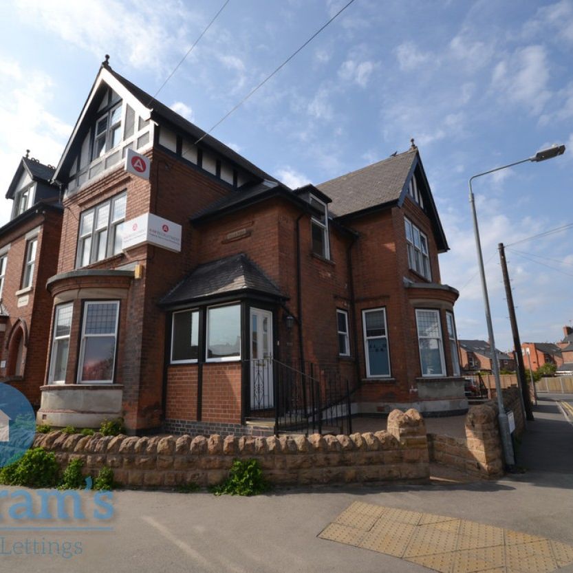 7 bed Detached House for Rent - Photo 1