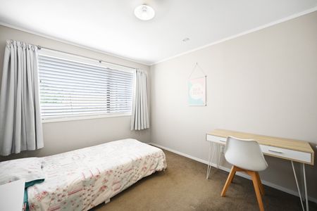 Welcome to this fantastic three-bedroom plus a sleepout, single-bathroom home, perfectly located in the heart of Pukete, one of the most sought-after areas for rental properties in Hamilton. - Photo 5