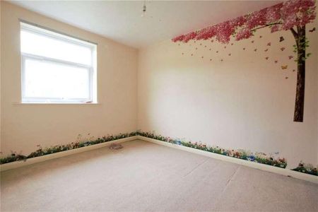 Pinewood Park, Farnborough, Berkshire, GU14 - Photo 5