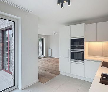 Appartement te huur in Brussel voor € 1.200 met 1 slaapkamer - Photo 3