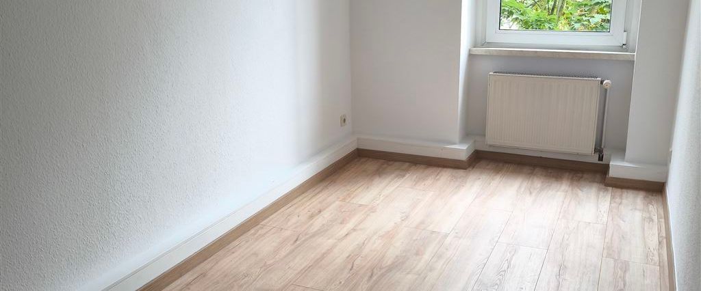 TOP SINGLEWOHNUNG! 2-Zimmer Wohnung mit Balkon, Bad m. Fenster u. Wanne - Foto 1
