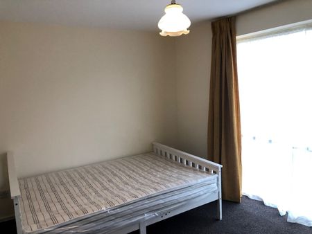 1 Bed Flat, Dellow Close, IG2 - Photo 4