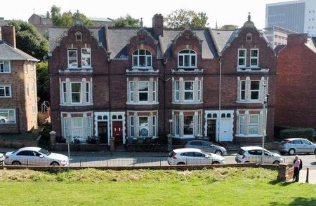 Queens Crescent, EX4 - Photo 4
