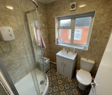 3 Bed Semi-Detached House, Broadlands Road, SO17 - Photo 1