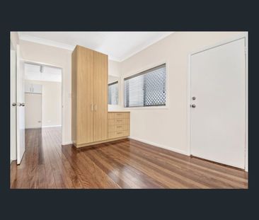 Coastal Convenience in the Heart of Bilinga - Photo 5