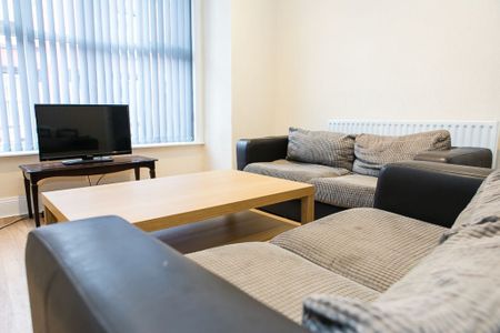 Welton Mount, Hyde Park, Leeds - Photo 5