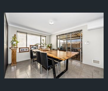 LARGE EASY CARE FAMILY HOME - Photo 4