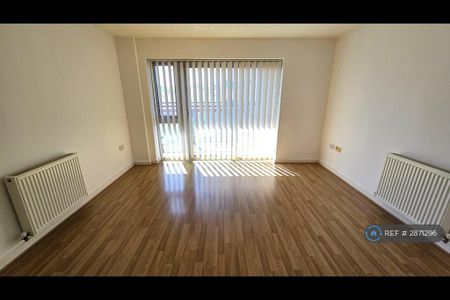 1 bedroom flat to rent - Photo 2