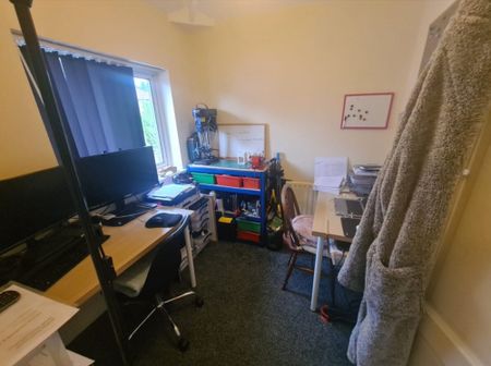 2 Bed - 43 Argie Avenue, Burley, Leeds - LS4 2QN - Student - Photo 4