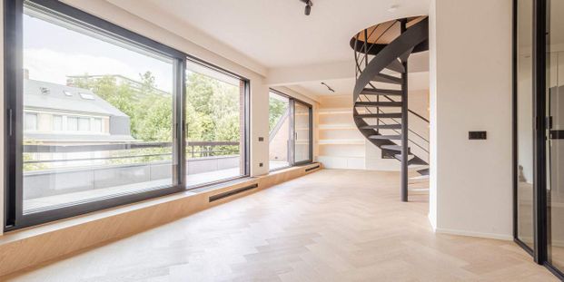 Triplex te huur in Ukkel voor € 3.650 met 4 slaapkamers - Photo 1