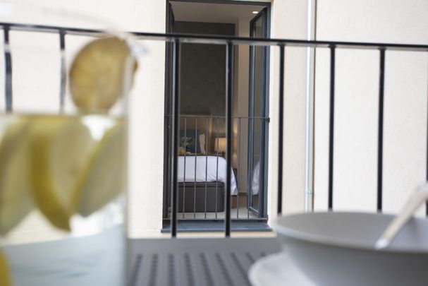 Amplio y Elegante Hogar de 3 Habitaciones en el Corazón de Russafa - Photo 1