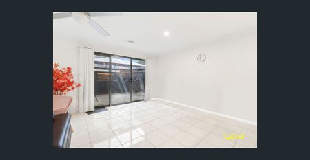 Charming Family Home in Cranbourne East - Photo 2