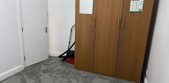 Room in a Shared House, Westbury Road Off Green Street, E7 - Photo 2