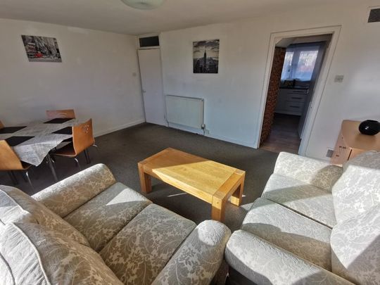 3 bedroom flat to rent - Photo 1