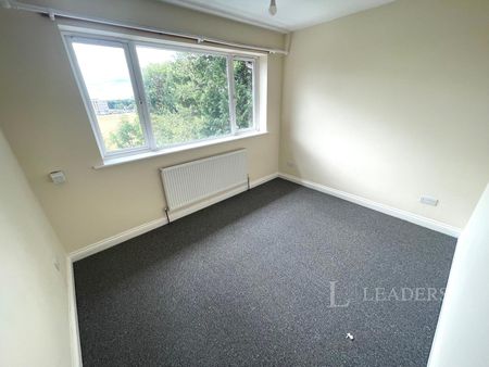 5 bedroom house to rent Old Bedford Road, Luton, LU2 - Photo 3