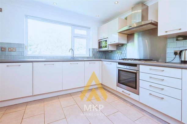 5 bedroom end of terrace house to rent - Photo 1