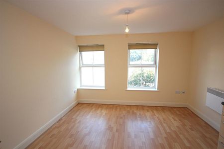 1 bedroom Apartment to let - Photo 2