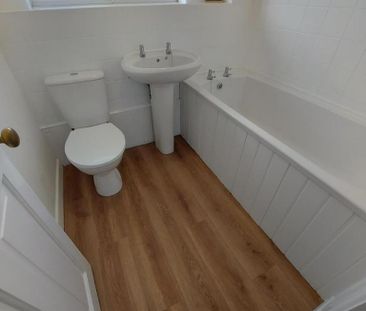 2 bedroom semi-detached house to rent - Photo 6