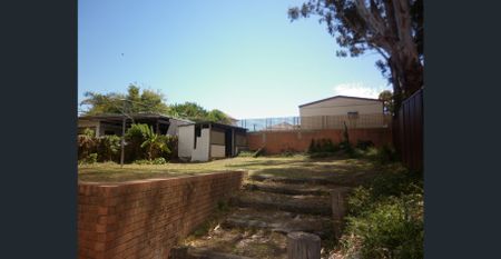 Three Bedroom Home- Quiet and Convenient Location! - Photo 3