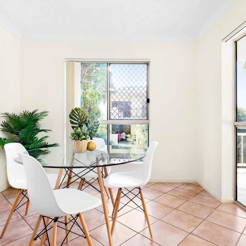 Air Con - Low Maintenance - Great Location - Photo 1