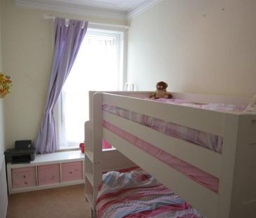 2 bedroom Flat To Let - Photo 2
