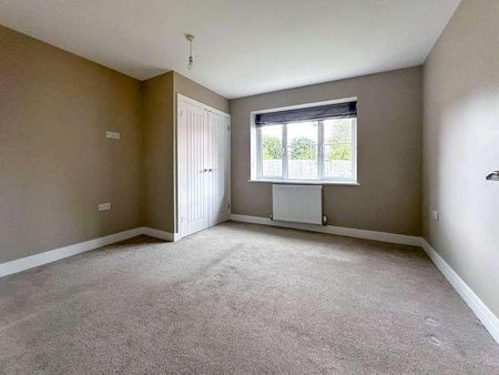 Compton Place, Basingstoke, Hampshire, RG22 - Photo 2