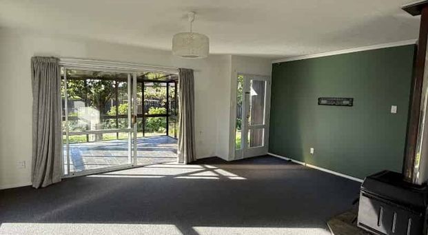 Sunny Family Home in Renwick - Photo 1