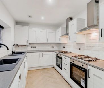 6 Beds 2 Baths - Photo 5