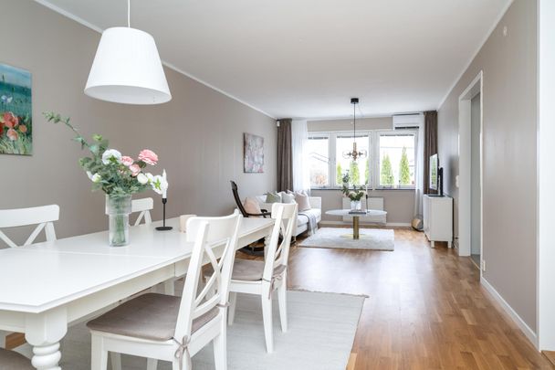 Blomsterkungsvägen, Hässelby - Photo 1