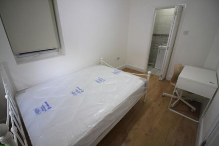 6 bedroom detached house to rent - Photo 3