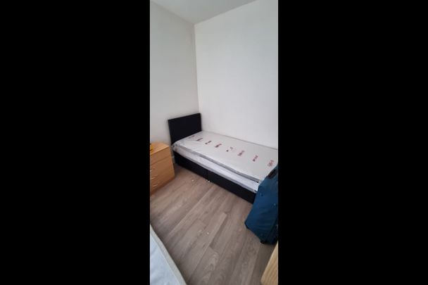 3 Bed Terraced House, Shaftesbury Road, M8 - Photo 1