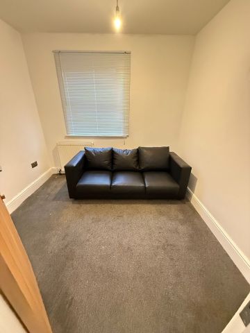 2 Bed Flat, Clyde Road, CR0 - Photo 3