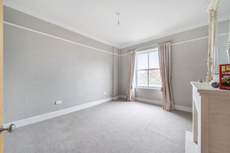 3 bedroom flat to rent - Photo 5