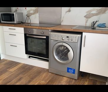 1 Bed Flat, Lampton Park Road, TW3 - Photo 2