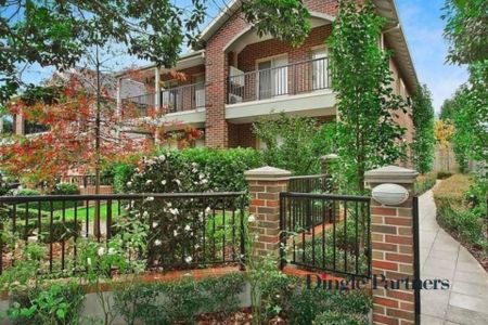 Modern 1-Bedroom Apartment with Sunny Outdoor Entertaining - Photo 4