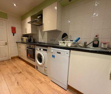 1 bedroom in a house share to rent - Photo 5